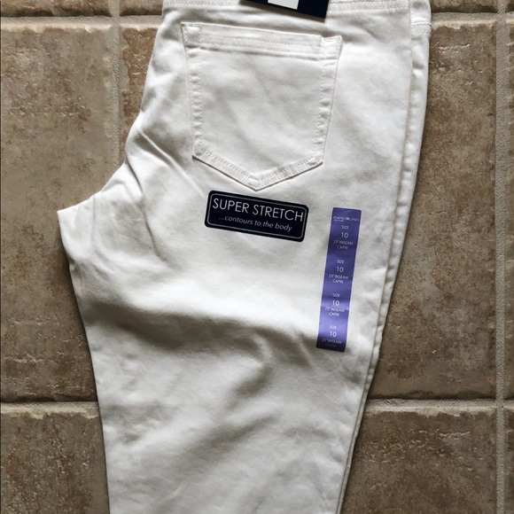 NWT Bandolino White Slim Capri - Picture 2 of 2